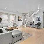Near Downtown - Large Beds - Free Parking