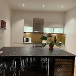 Luxurious Apartment Close To City Centre