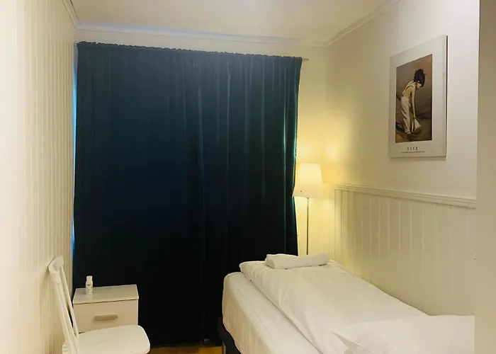 Arctic Inn, Cozy Single Bed Private Room In A Shared Apartment With Stunning Tromso Views