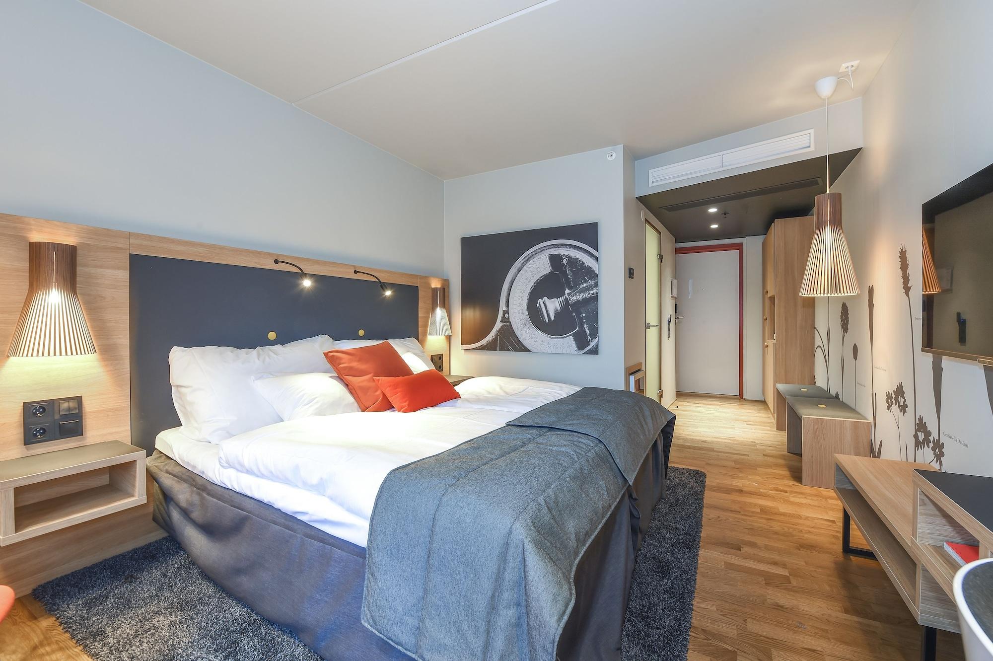 Hotel Clarion The Edge 4*