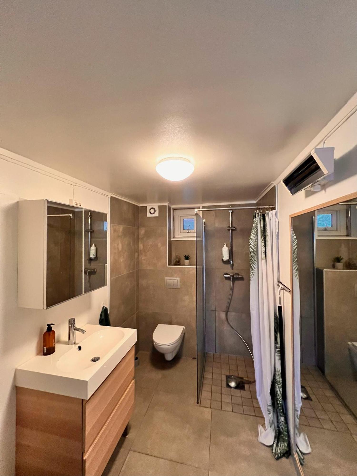 Appartement Close To Citycenter, 5 Beds. *