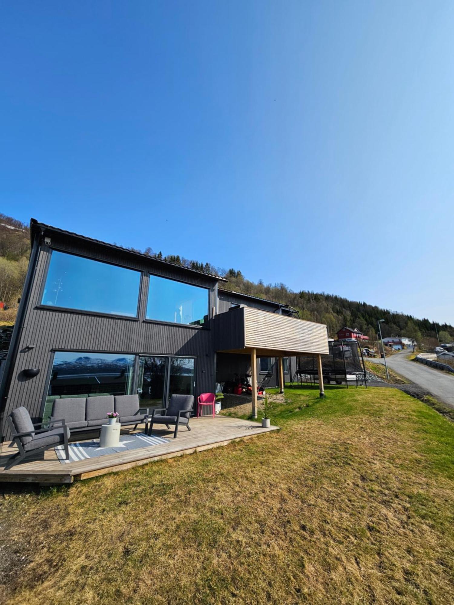 Casa Borealis A Specious New With A Spectacular View Apartment