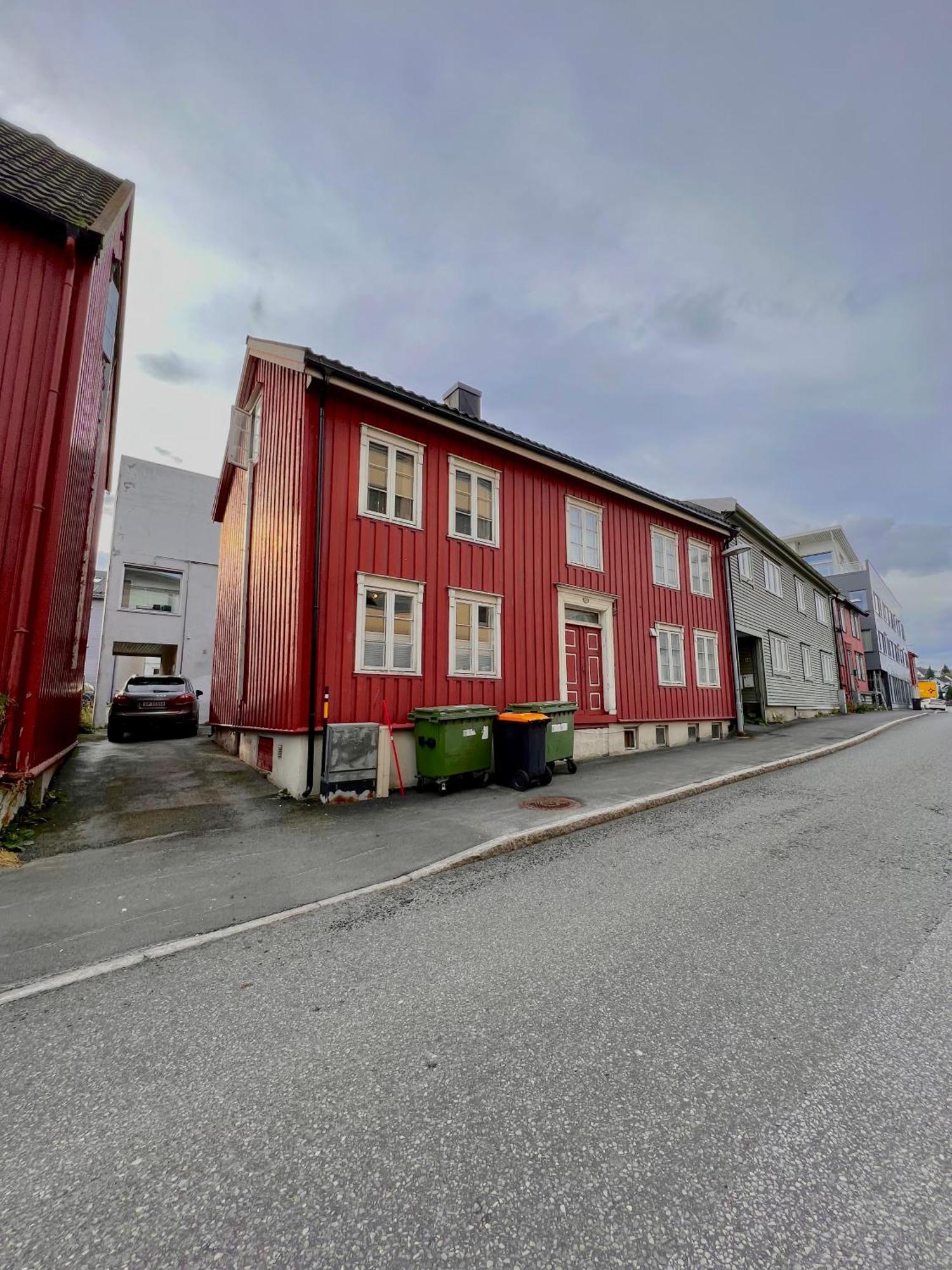 Arctic Homes - Red Polar House Apartment *