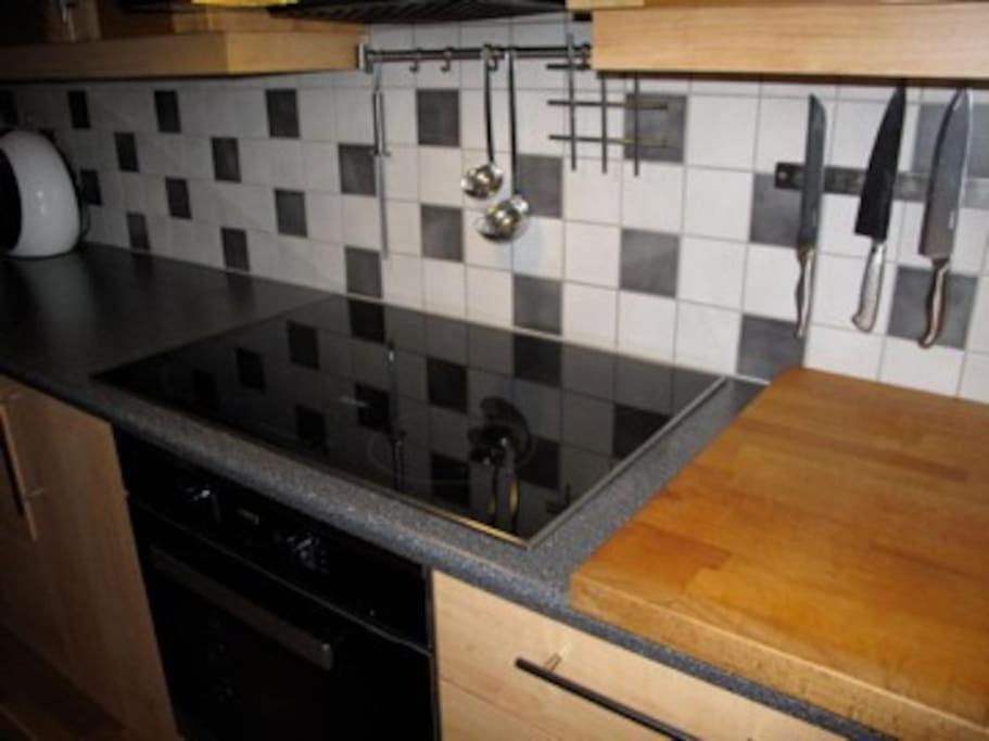 Apartment 2 Bedroom Luxury Seafront, Free Pick Up! *