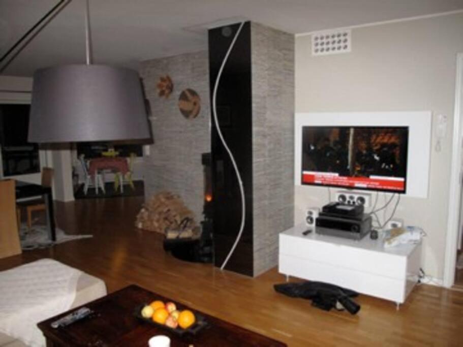 Apartment 2 Bedroom Luxury Seafront, Free Pick Up! *