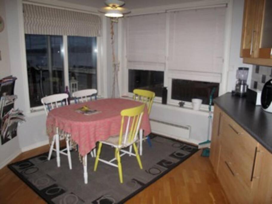 2 Bedroom Luxury Seafront, Free Pick Up!
