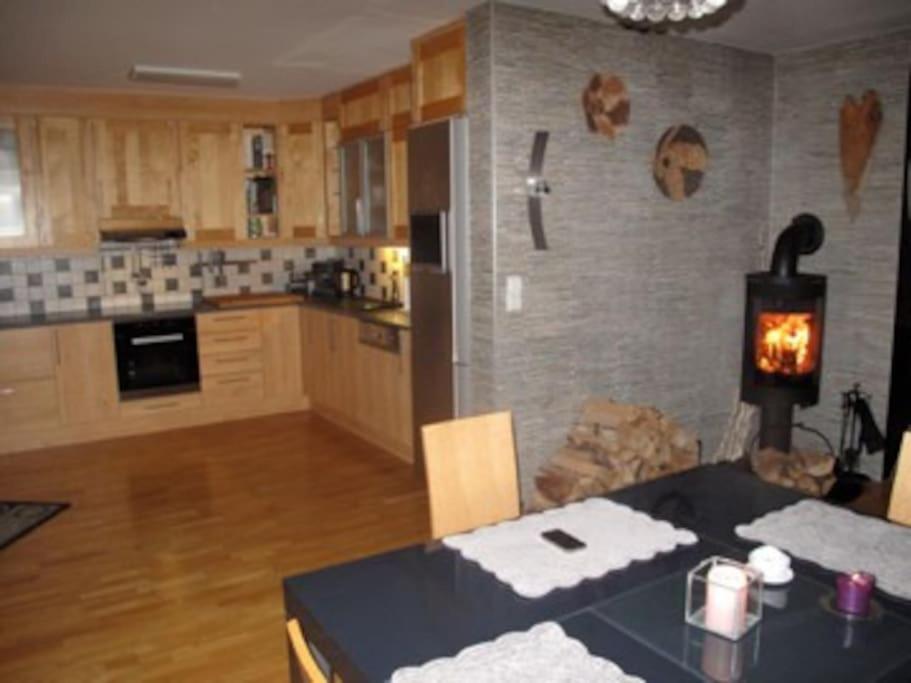 Apartment 2 Bedroom Luxury Seafront, Free Pick Up! *