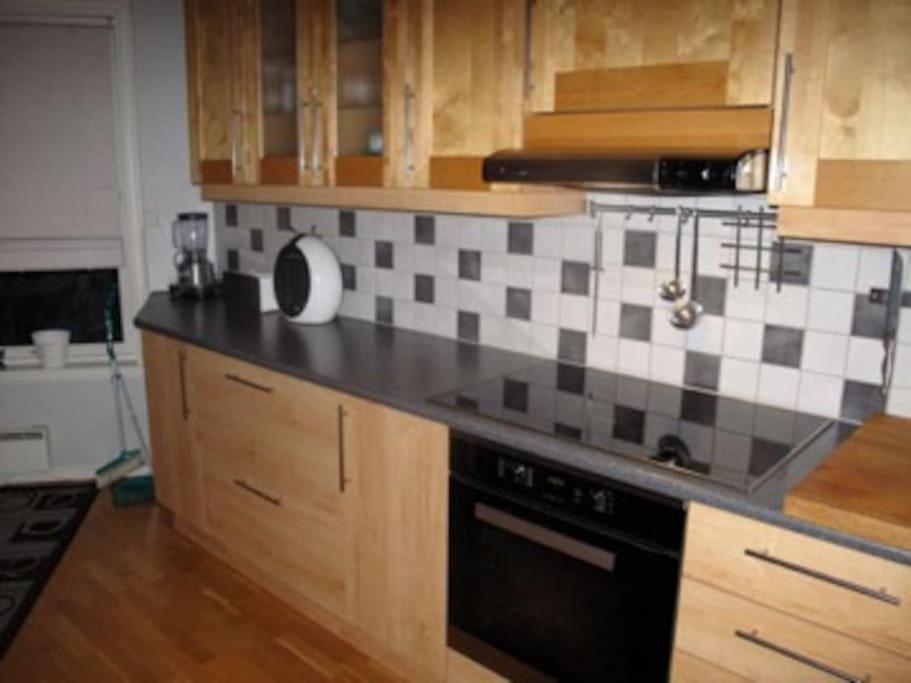 2 Bedroom Luxury Seafront, Free Pick Up! *