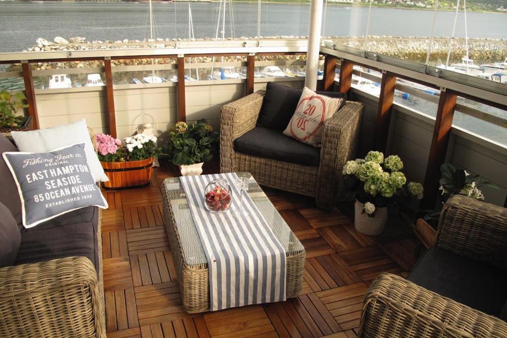 2 Bedroom Luxury Seafront, Free Pick Up! * Tromso