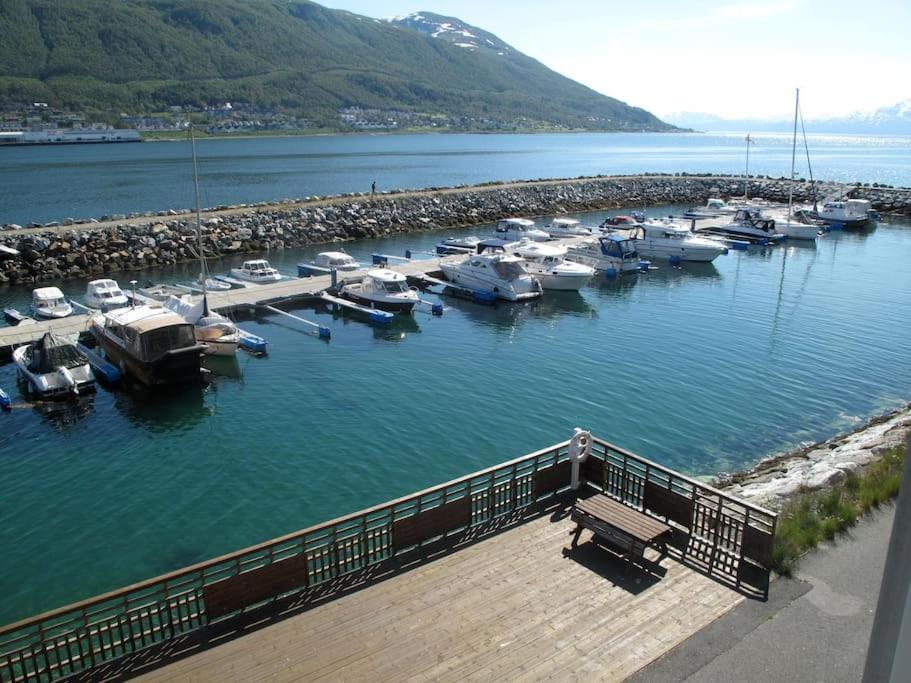 2 Bedroom Luxury Seafront, Free Pick Up!