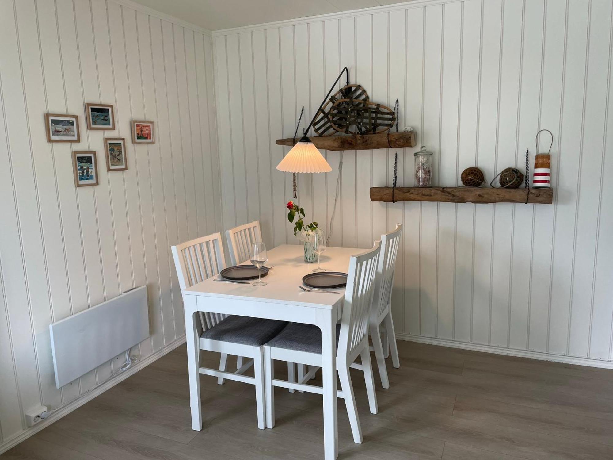 Apartment Centrally Located With 2 Bedrooms And Free Parking