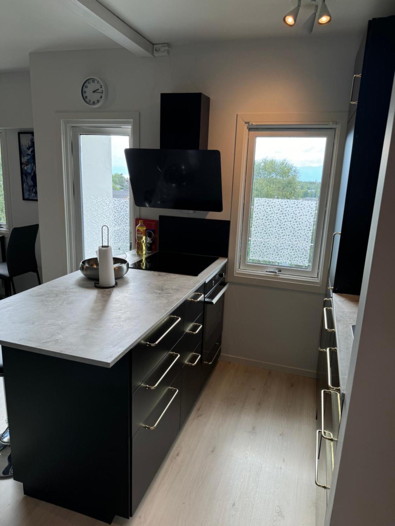 Apartment Sentral Liten Med Fin Utsikt Og Parkering Tromso