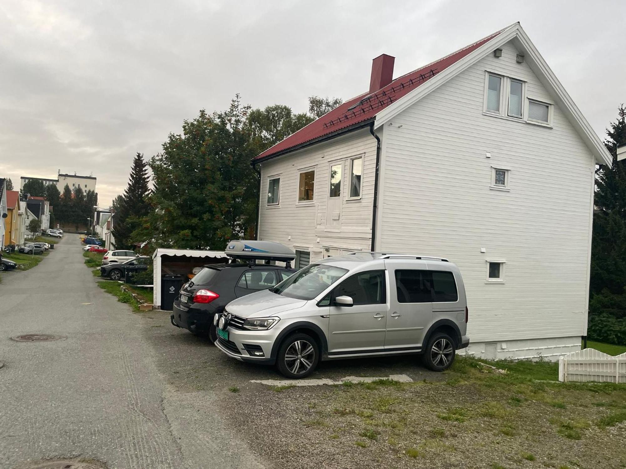 Centrally Located With 2 Bedrooms And Free Parking Apartment