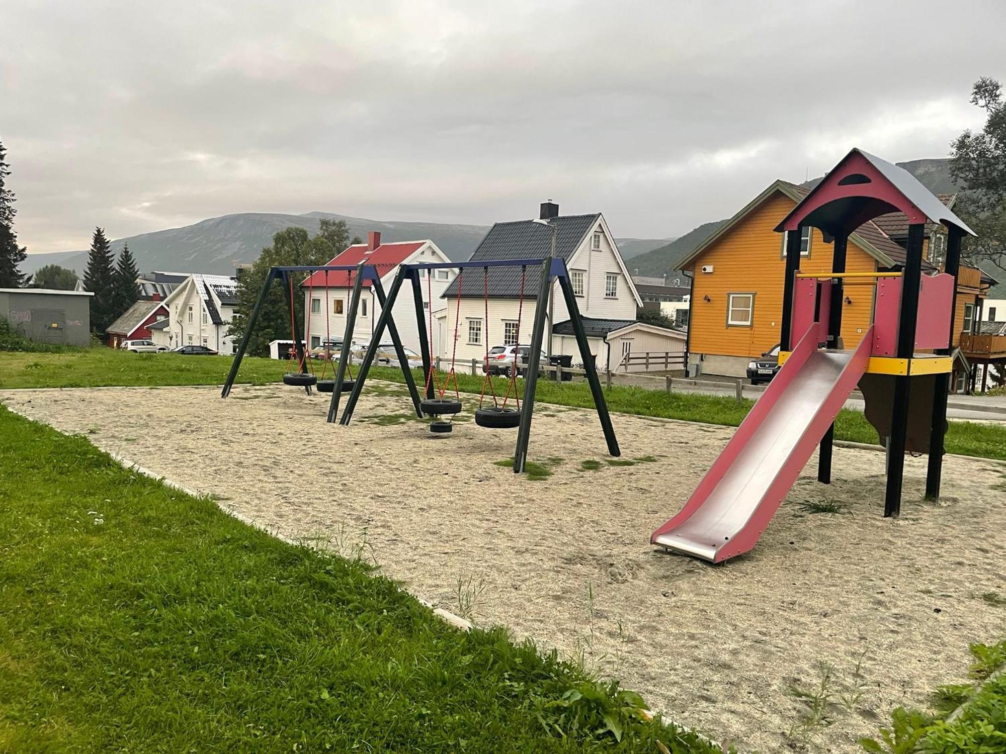 Apartment Centrally Located With 2 Bedrooms And Free Parking Tromso