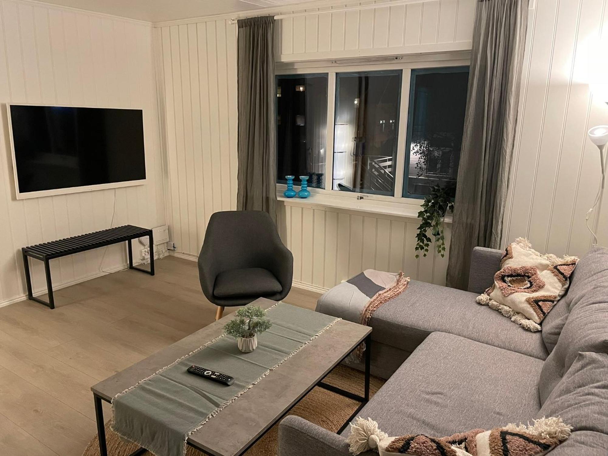 Apartment Centrally Located With 2 Bedrooms And Free Parking
