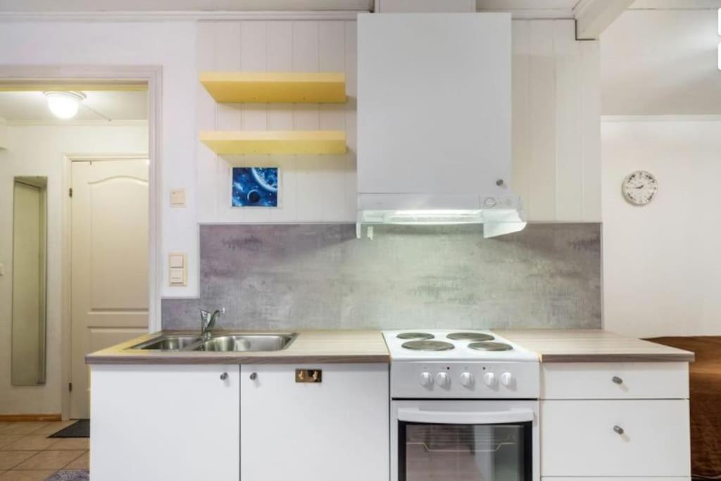 Apartment Praktisk Enrumslaegenhet I Centrala