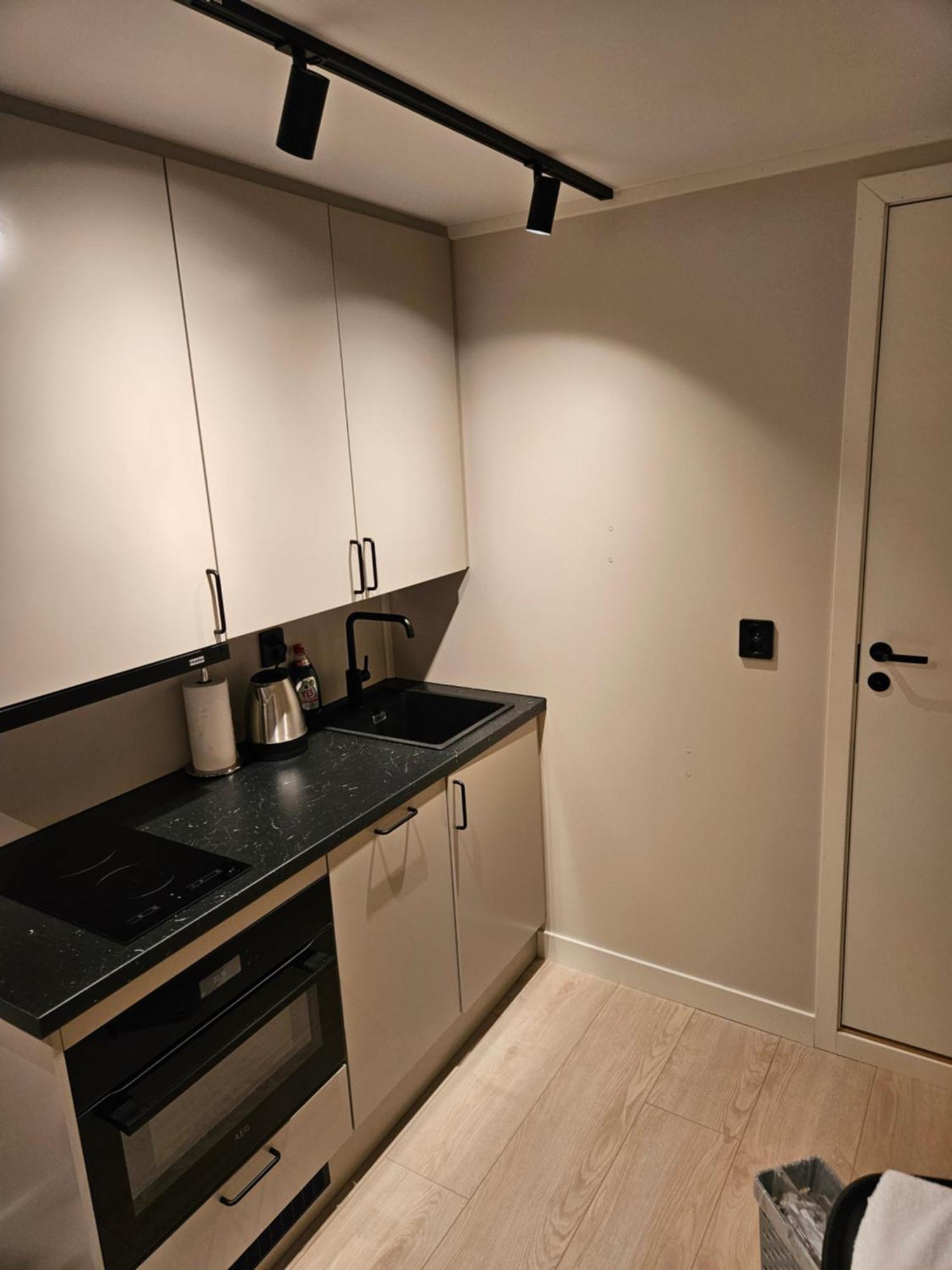 Studio Apartment *