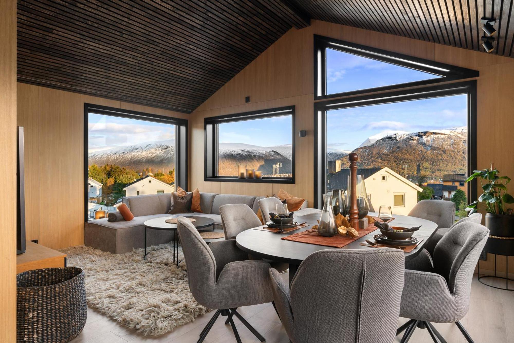 Arctic Seasons Panorama ! Experience Luxury & Incredible Views At The Of Tromsø