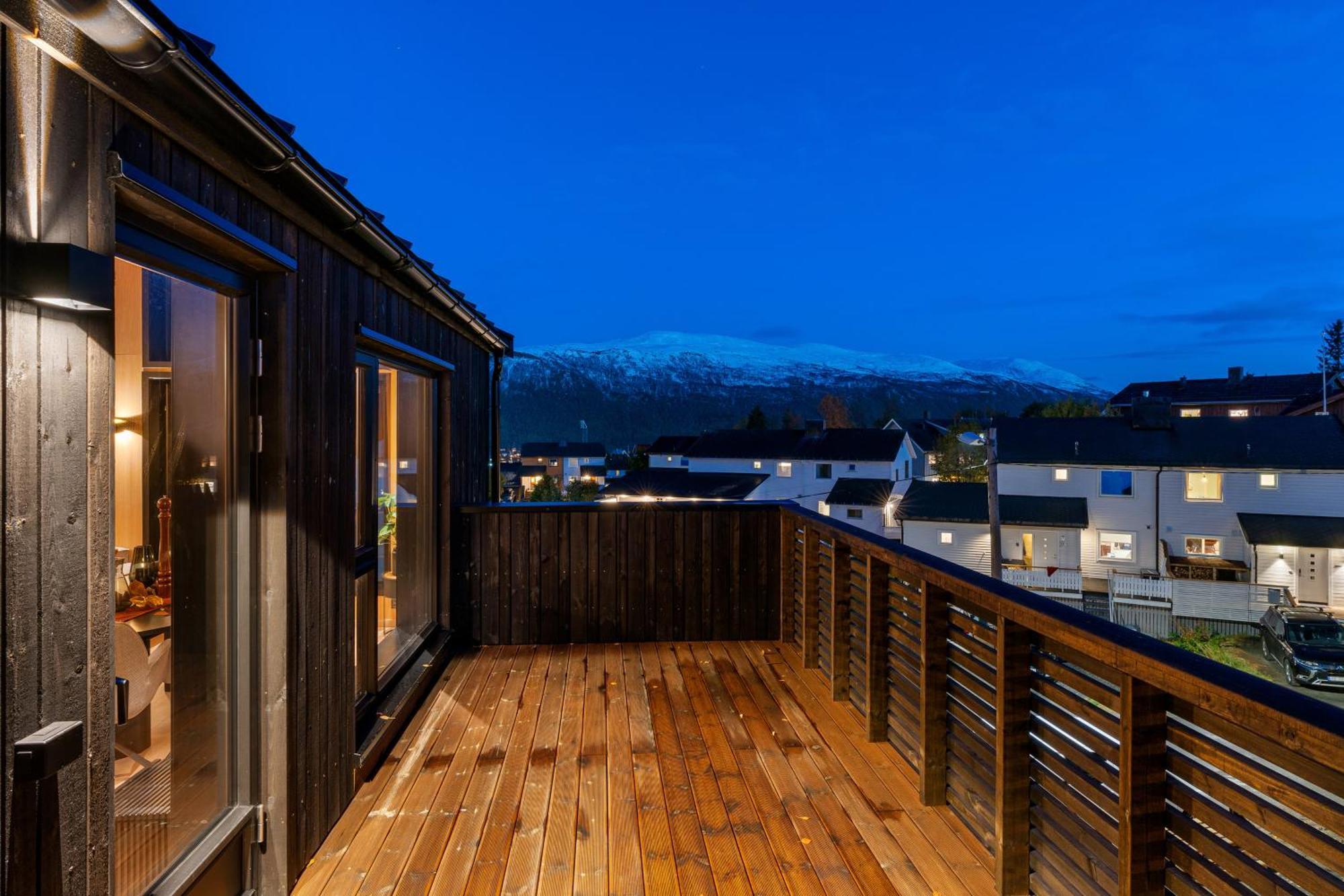 Arctic Seasons Panorama ! Experience Luxury & Incredible Views At The Of