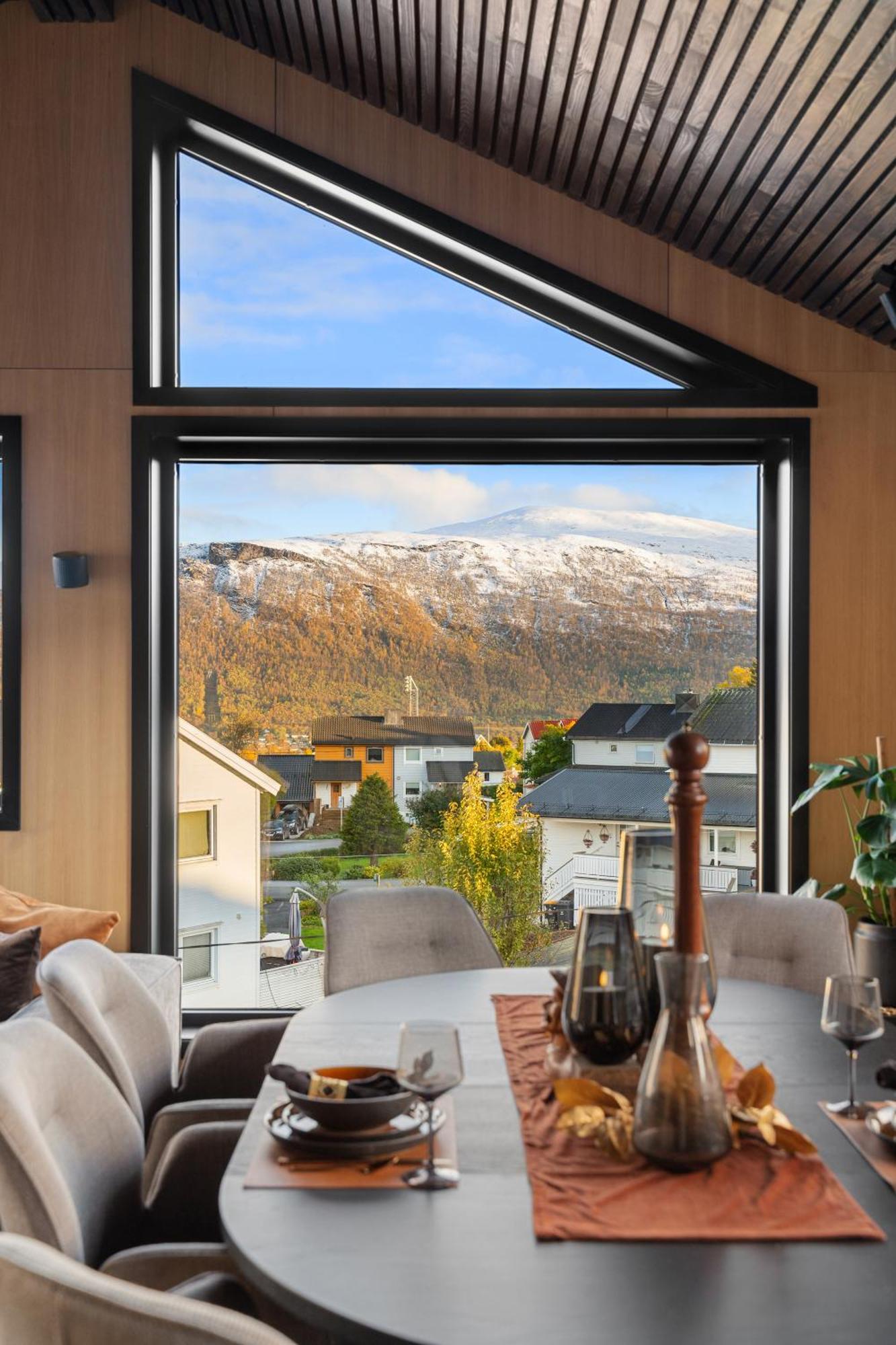 Arctic Seasons Panorama ! Experience Luxury & Incredible Views At The Of Villa
