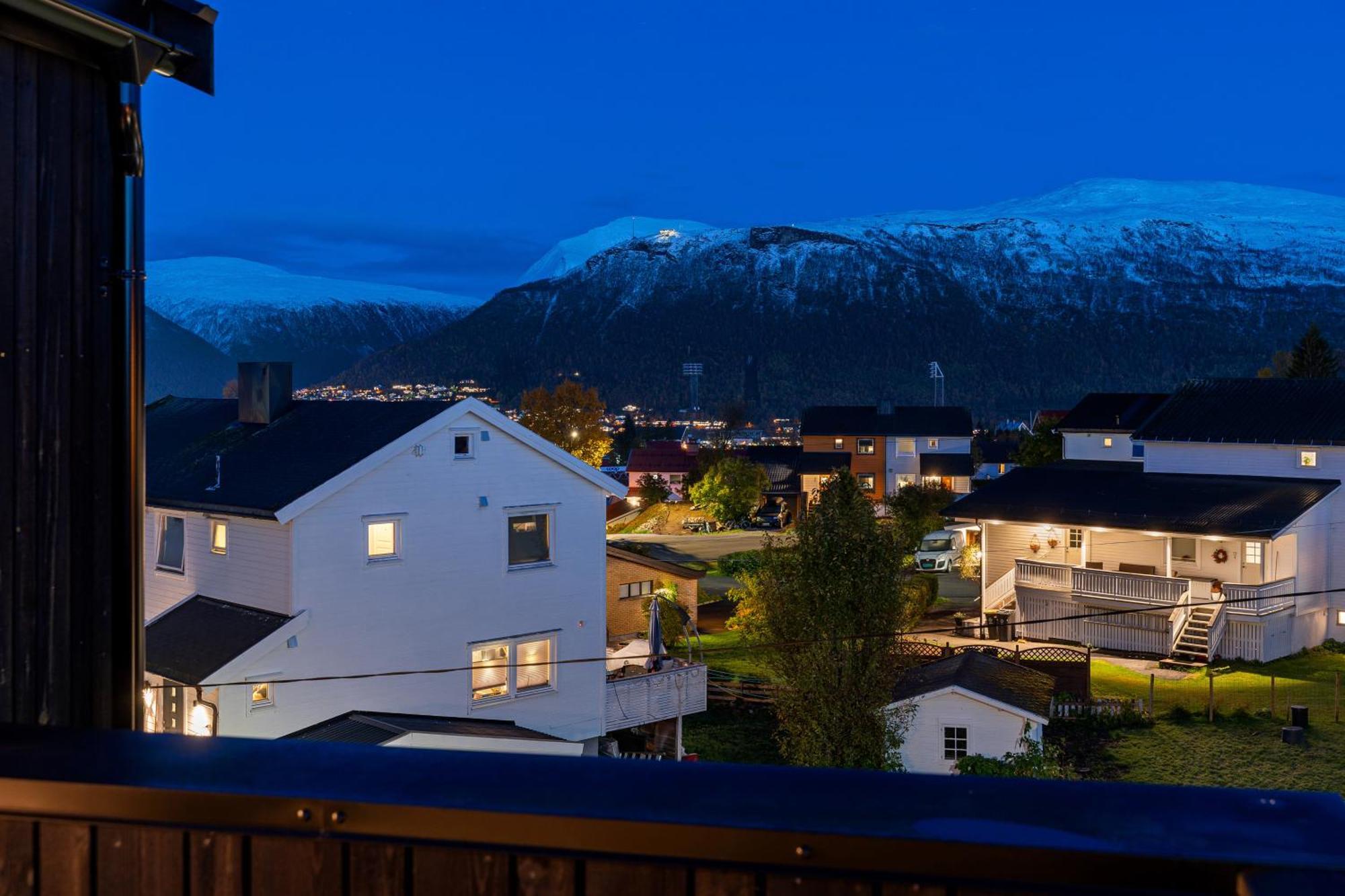 Arctic Seasons Panorama ! Experience Luxury & Incredible Views At The Of Villa *