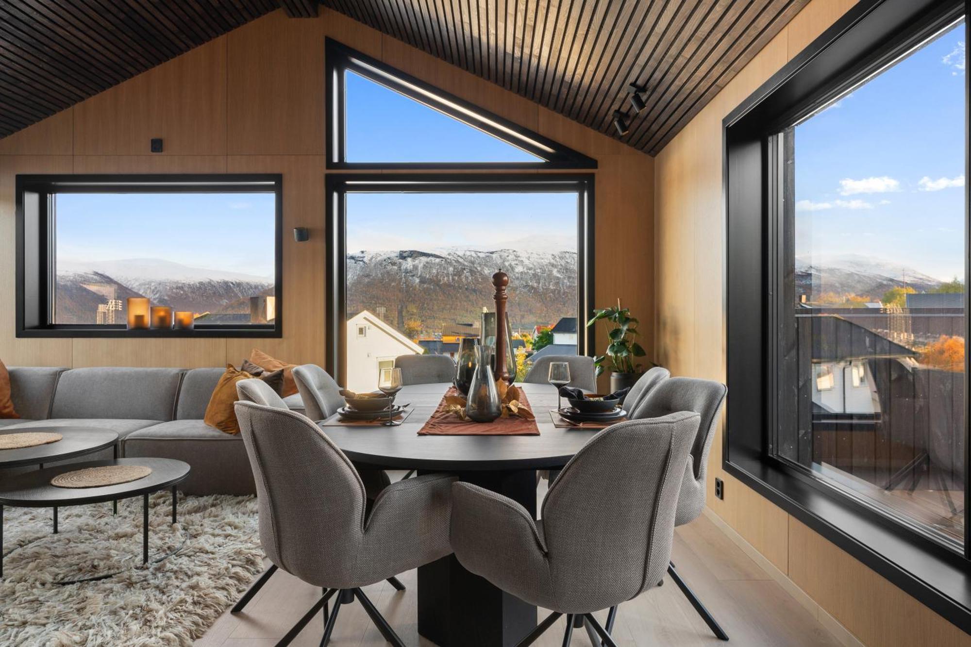 Arctic Seasons Panorama ! Experience Luxury & Incredible Views At The Of Villa