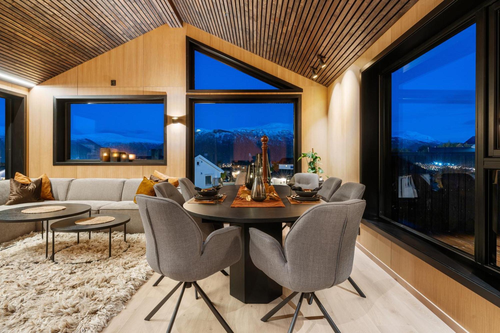 Arctic Seasons Panorama ! Experience Luxury & Incredible Views At The Of Villa Tromsø