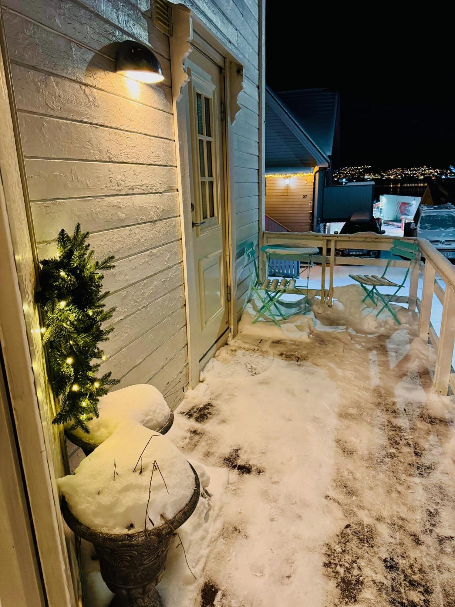 Cozy Studio, Close To Down Town Apartment
