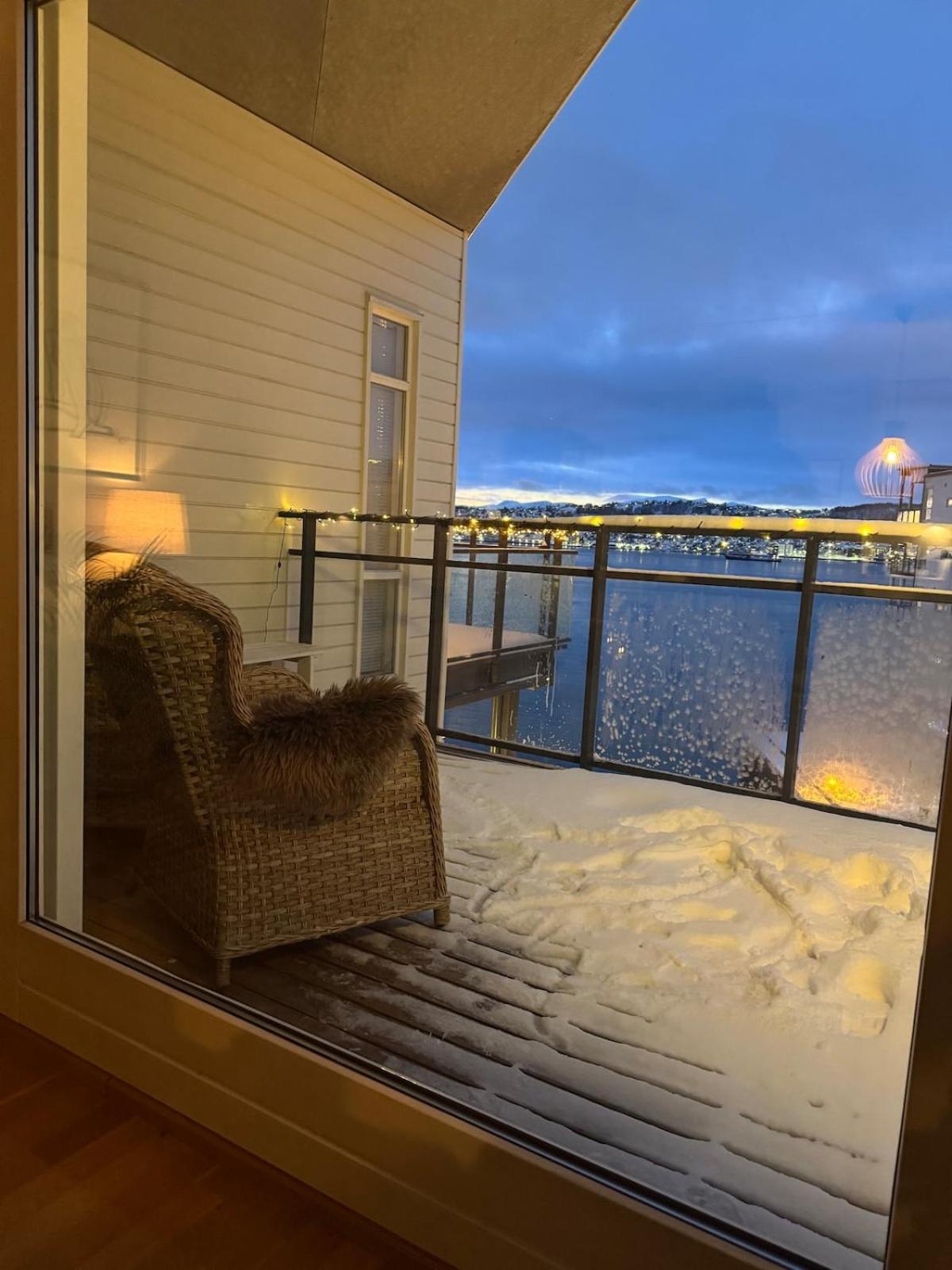 Apartment With Sea View On Floor *