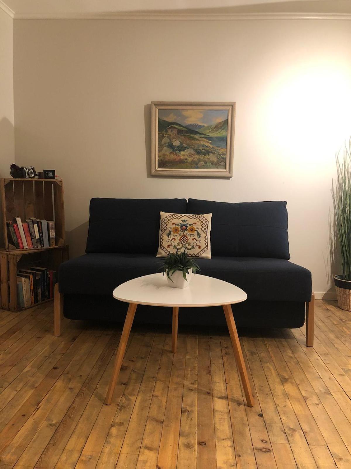 Cozy 2-bedroom In The Centre Apartment *